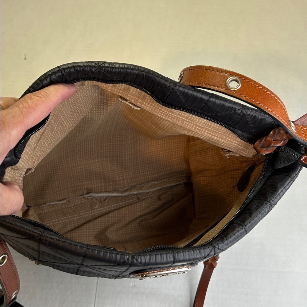 BRIGHTON BLACK QULTED PARACHUTE NYLON BROWN LEATHER CROSSBODY BAG - Picture 7 of 16